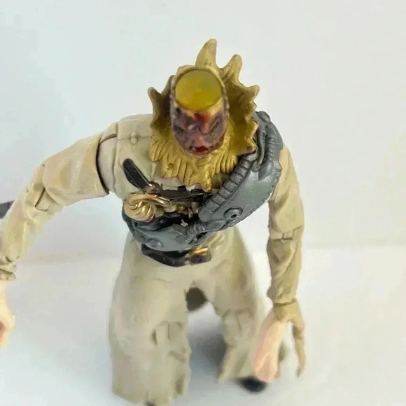 Scarecrow Action Figure 2005 Hasbro DC Comics Face Change No missile Batman 5" - Picture 7 of 10